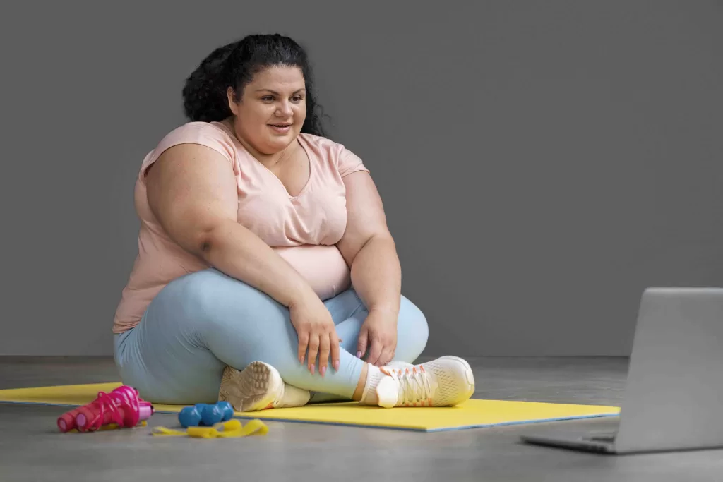 Full Shot Woman Exercising Gymmmmm